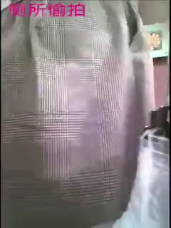 [新] 一群女初中生在操場里面大家相互端著尿尿高清無碼